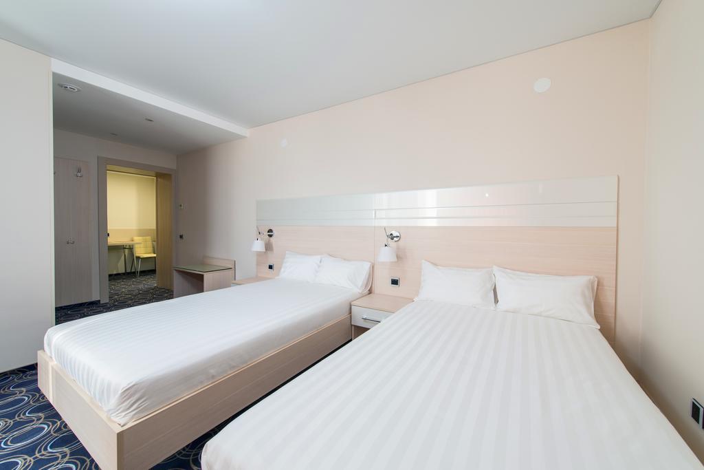 Apart Hotel 92/2 Караганда Екстер'єр фото